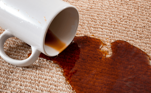 پاک کردن قهوه از روی مبل